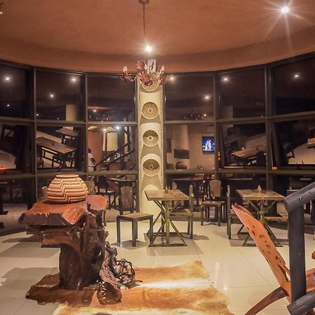 African Home Hotel 哈博罗内 外观 照片