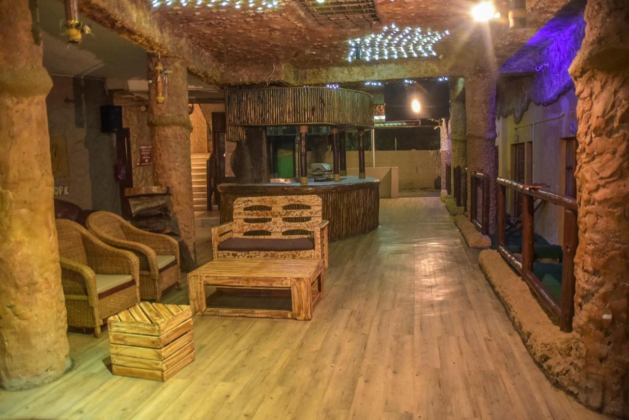 African Home Hotel 哈博罗内 外观 照片