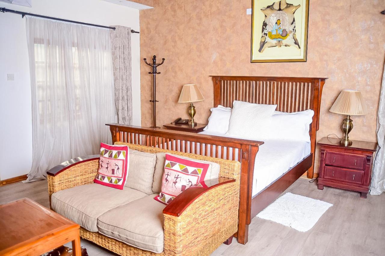 African Home Hotel 哈博罗内 外观 照片