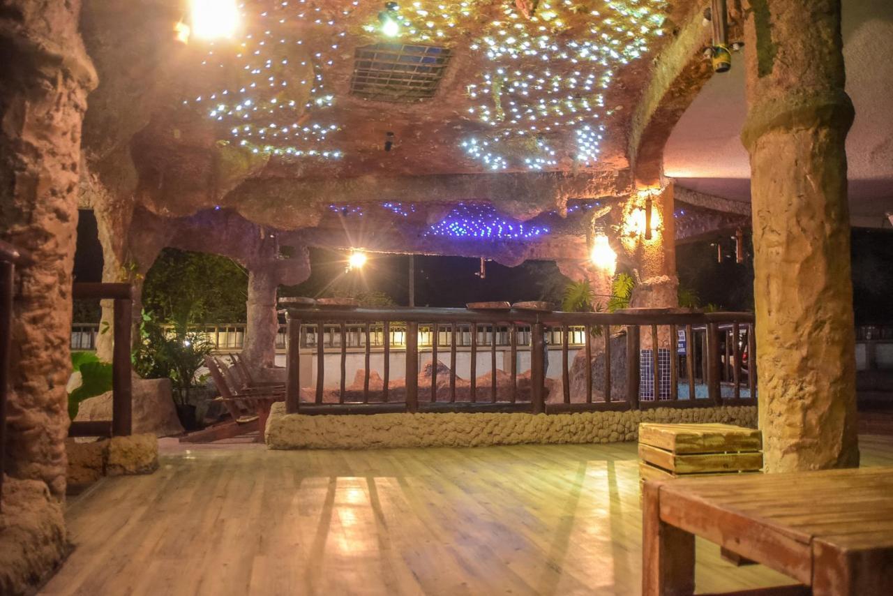 African Home Hotel 哈博罗内 外观 照片