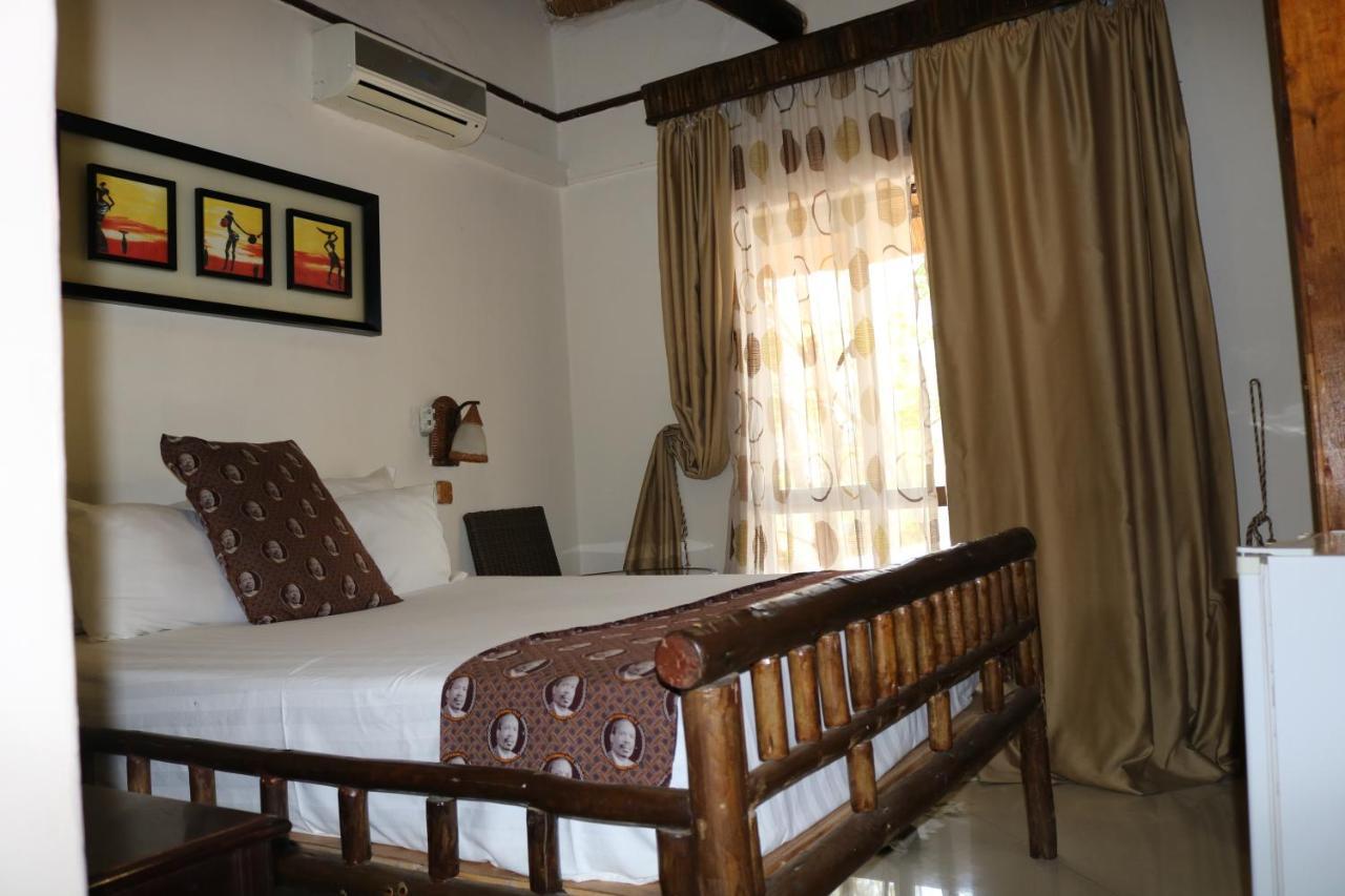 African Home Hotel 哈博罗内 外观 照片
