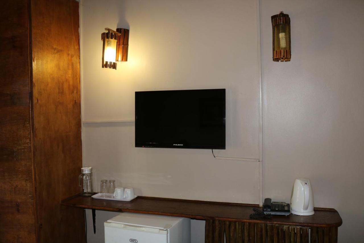 African Home Hotel 哈博罗内 外观 照片