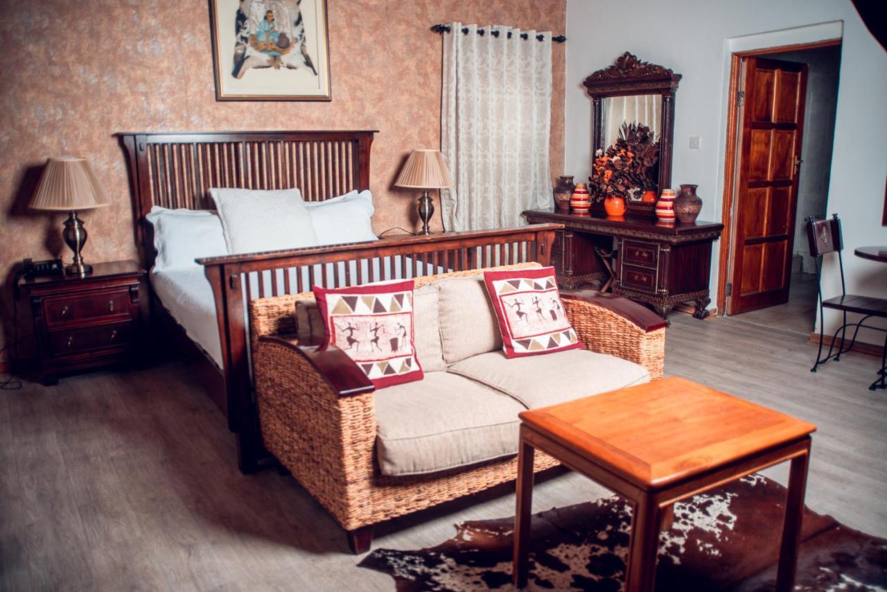 African Home Hotel 哈博罗内 外观 照片