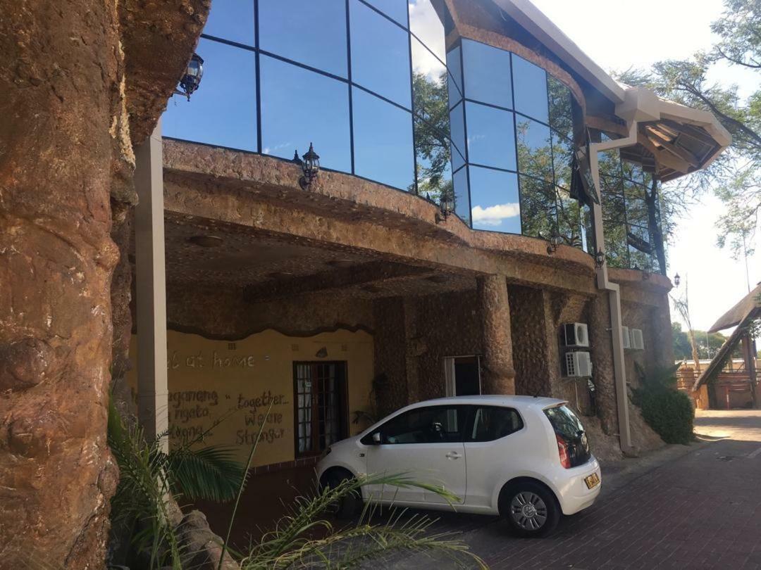 African Home Hotel 哈博罗内 外观 照片