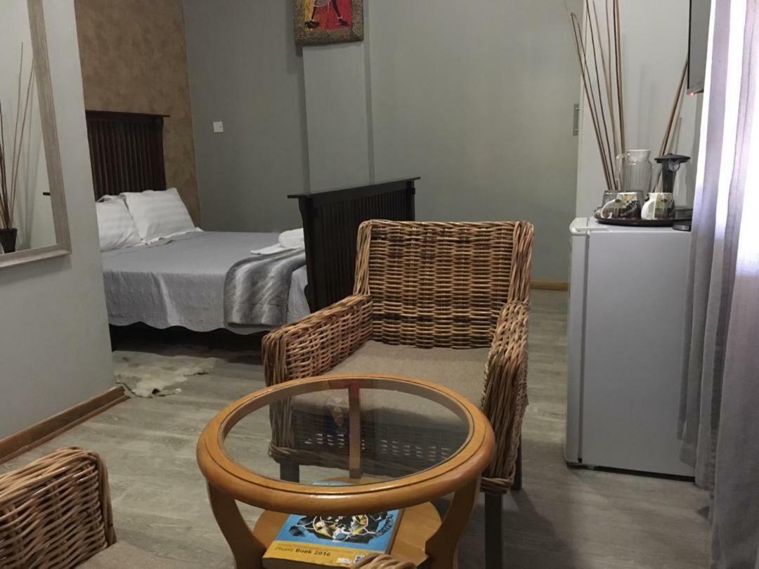 African Home Hotel 哈博罗内 外观 照片