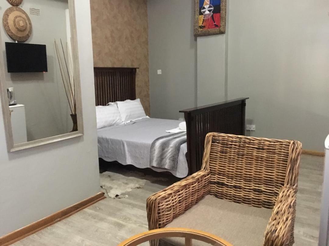 African Home Hotel 哈博罗内 外观 照片