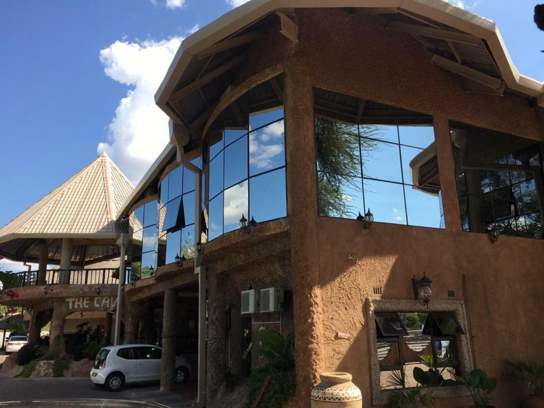 African Home Hotel 哈博罗内 外观 照片