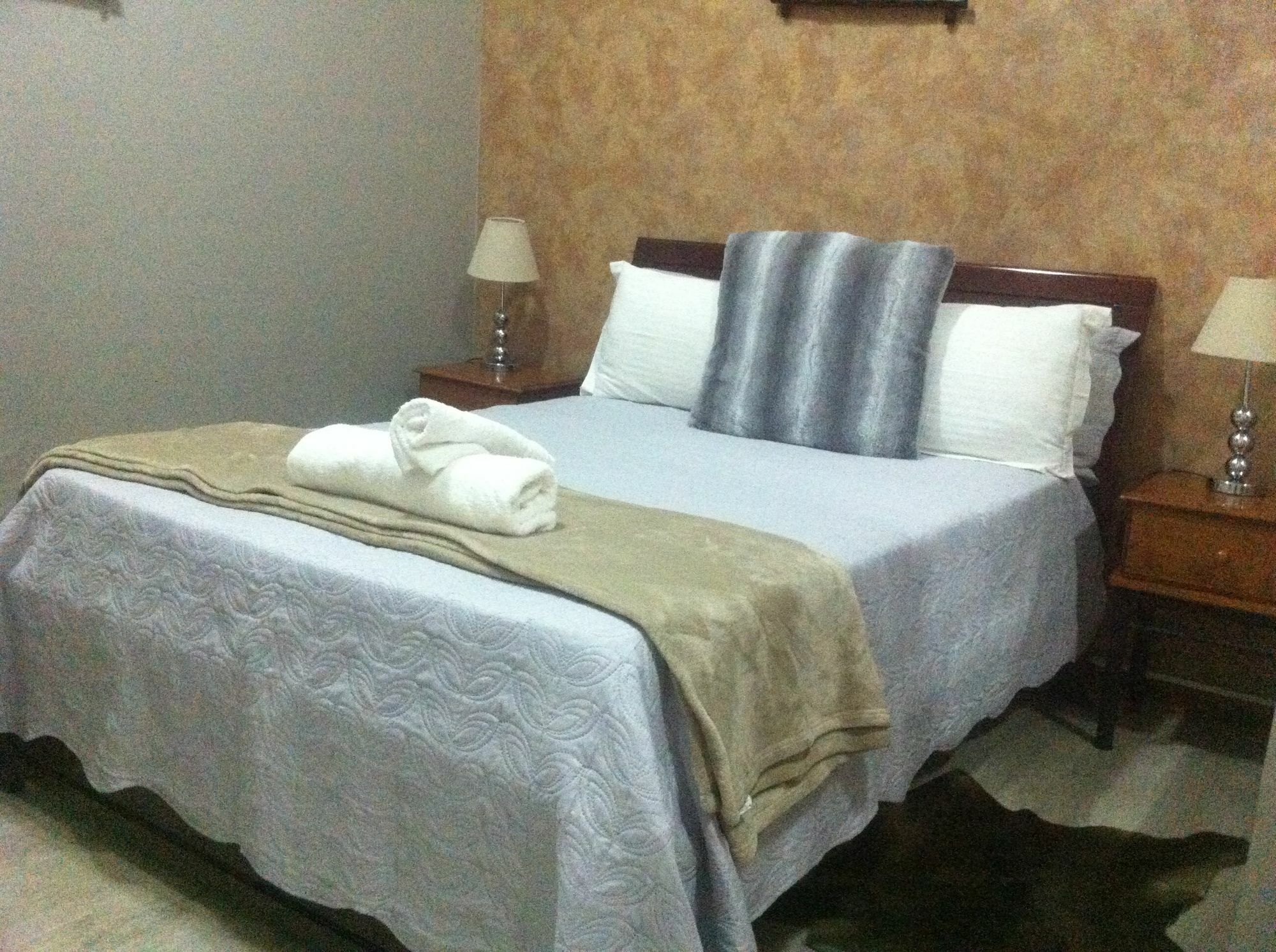 African Home Hotel 哈博罗内 外观 照片