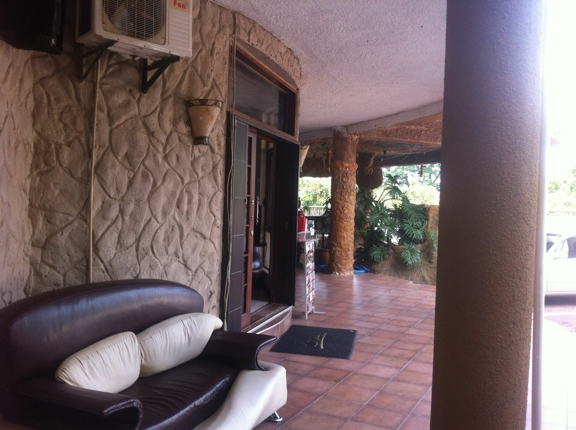 African Home Hotel 哈博罗内 外观 照片